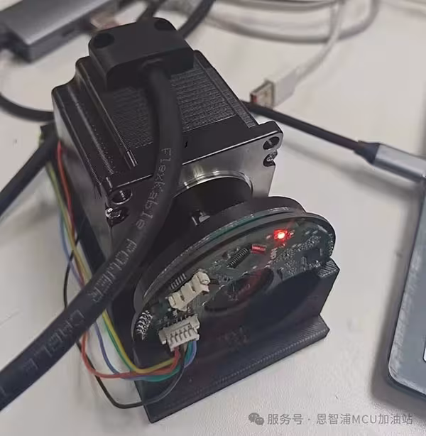 不靠磁铁也能转出绝对角度：基于MCXA34x双码道感应编码器实践