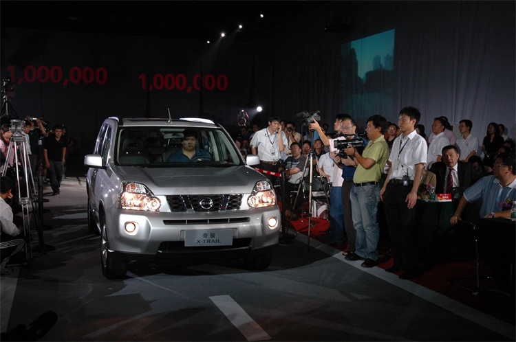 5、2008年9月19日，东风日产第100万辆整车下线.jpg