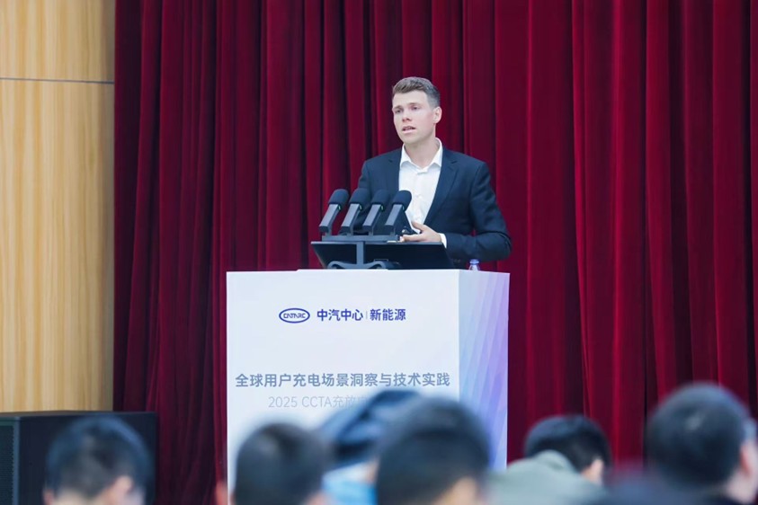 配图2：是德科技技术专家Marvin Kroeger在CCTA大会上进行演讲.jpg